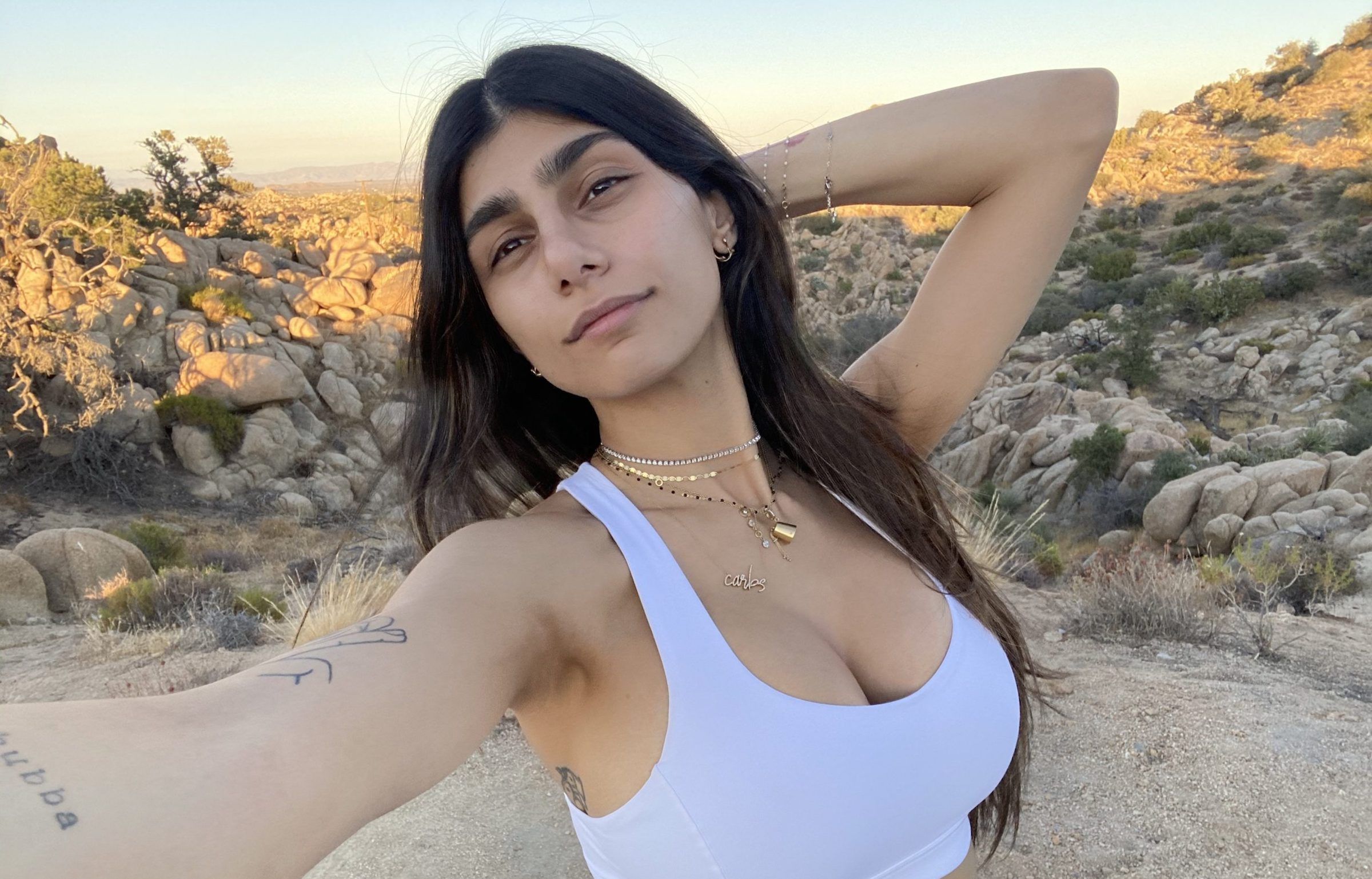 Is Mia Khalifa Dead? Former Adult Star Busts Death Hoax After Her Facebook  Page Turns Into a Memorial | Check Tweet