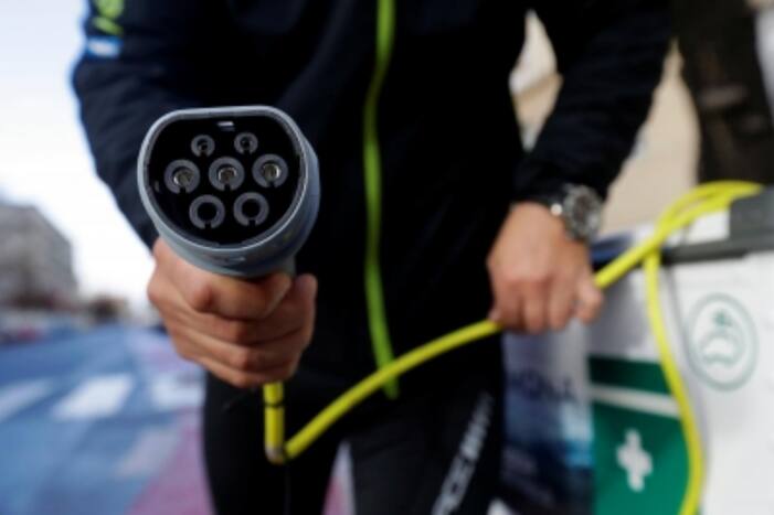 Now Convert Old Petrol, Diesel Vehicles Into EVs In Delhi. Know How Here