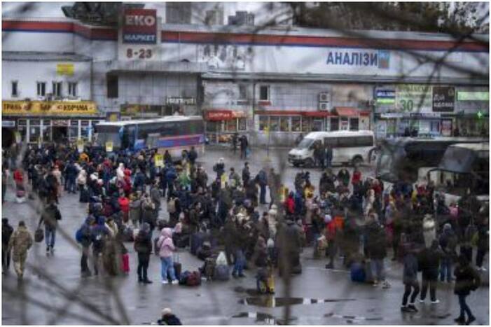 Over 100,000 Ukrainians Cross Border Into Poland, Says Interior Minister Szefernaker
