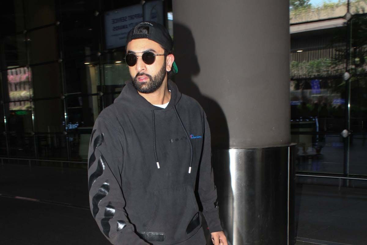 Chilla Kyun Raha Hai?' Asks Ranbir Kapoor As He Gets IRKED By Paparazzi!  Here's What Annoyed The Actor-WATCH VIRAL VIDEO