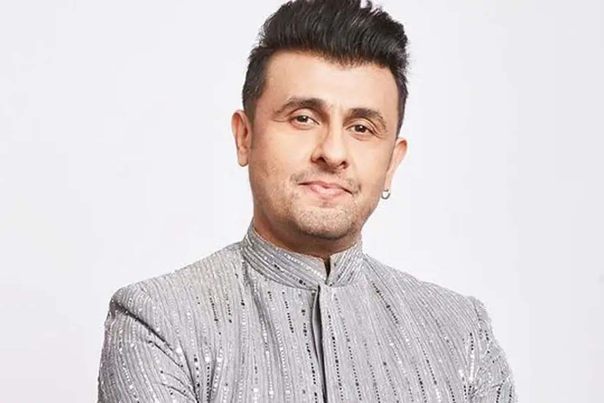 Sonu Nigam Gets Into Ugly Spat With BMC Chief's Cousin, Shares Screenshots Of Derogatory Messages | See Chats
