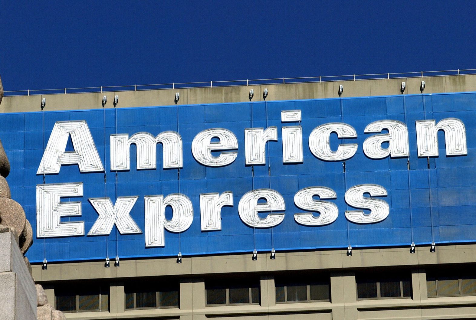 american-express-suspends-operations-in-russia-and-belarus