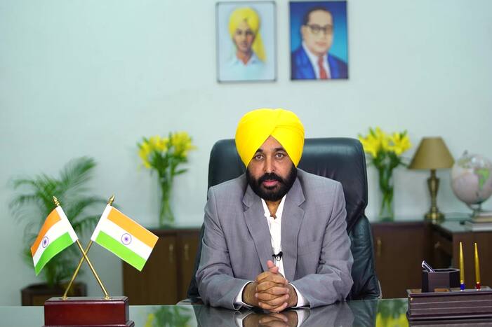 पंजाब के लोगों को 300 यूनिट मुफ्त बिजली देने पर हो सकता है फैसला, थोड़ी देर में होगी भगवंत मान कैबिनेट की बैठक पंजाब के लोगों को 300 यूनिट मुफ्त बिजली देने पर हो सकता है फैसला, थोड़ी देर में होगी भगवंत मान कैबिनेट की बैठक