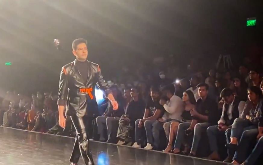 Viral Video: Guess Who is Lakme Fashion Week's Latest Showstopper? It's AAP's Raghav Chadha!!
