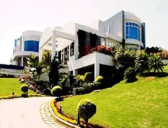 Ram Charan House: 38 करोड़ के बंगले में रहते हैं राम चरण, देखें लग्जरी ...