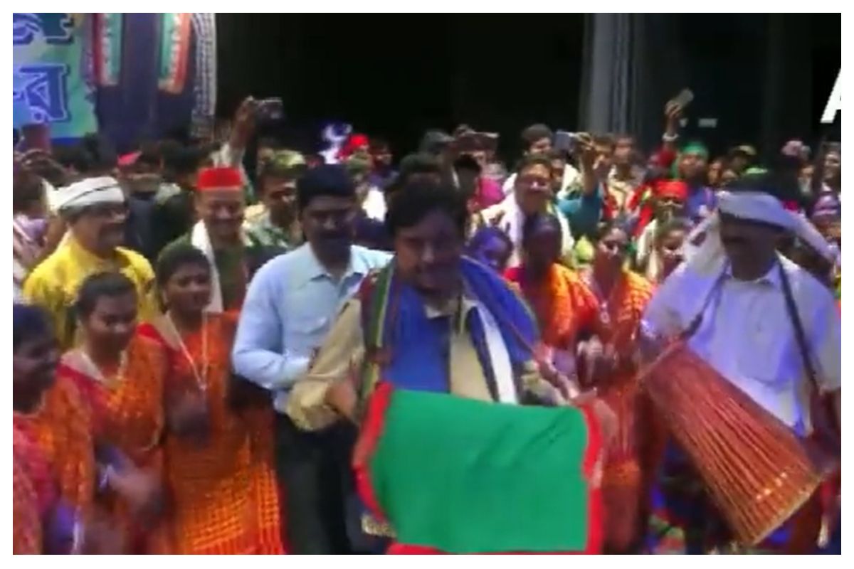 TMC Candidate Shatrughan Sinha Plays ‘Dhol”, Dances With Tribal Women During Campaign For Asansol By-Elections | Watch