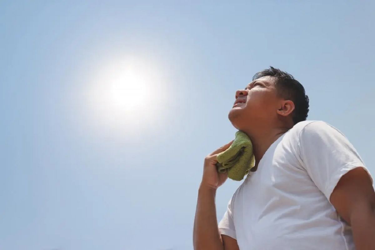 Heatstroke Remedies: उष्माघातामुळे होऊ शकतो मृत्यू; वेळीच करा 'हे' काही प्राथमिक उपचार