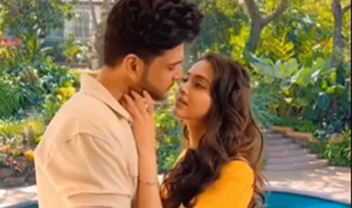 Karan Kundrra and Tejashwi Prakash bold romantic video viral fragrance of love is in every breath