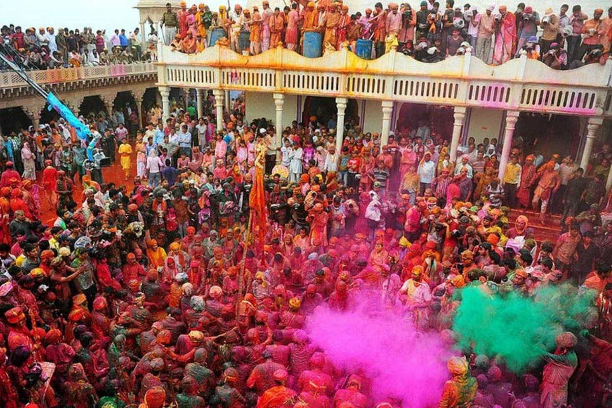 holi festival topic