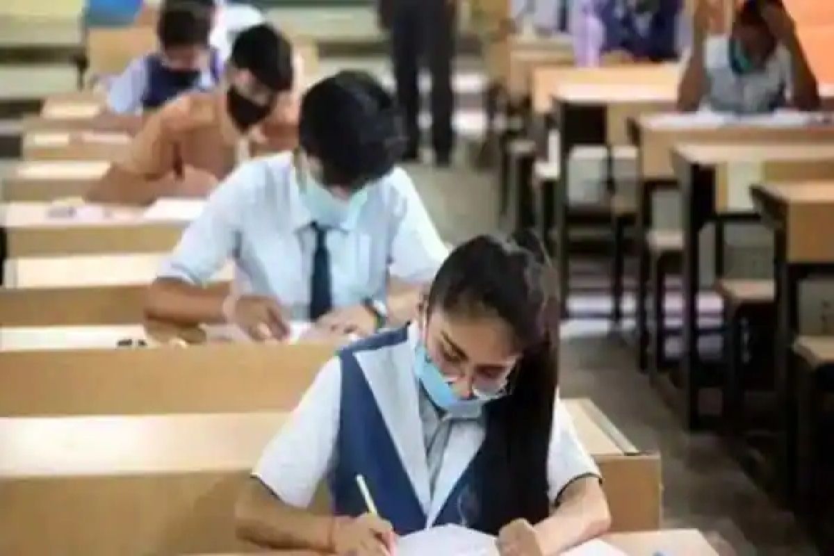 Delhi Student, Teacher Test Positive For COVID at Private School; All Classmates Sent Home