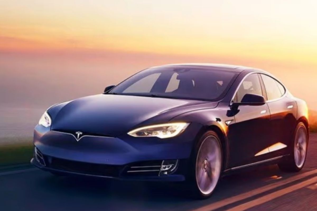 Tesla: टेस्ला के 3 मॉडलों में आई ये खराबी, कंपनी ने रिकॉल की 954 कारें