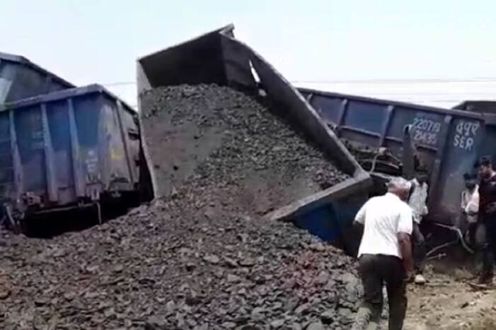 Goods train derails