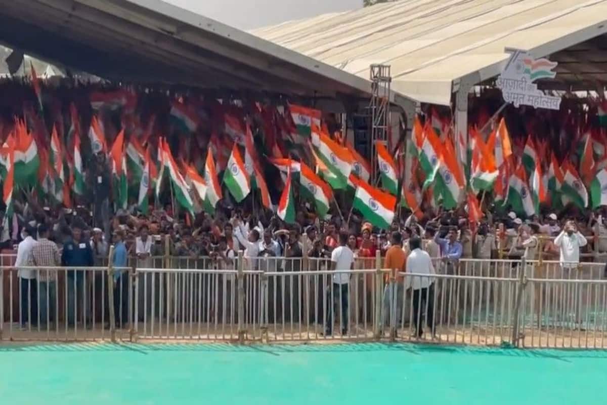 Over 75000 Indians Wave National Flag Break Pakistan World Record In Bihar