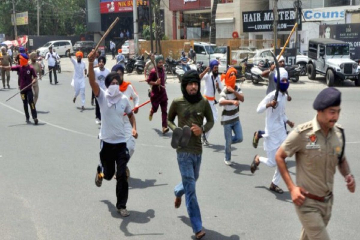 Stone-pelting, Firing as Violent Clashes Erupt in Patiala During Anti-Khalistan Protest; Curfew Imposed | Key Points