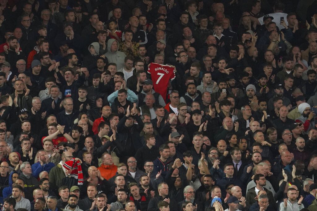 Ronaldo gets support from Liverpool fans