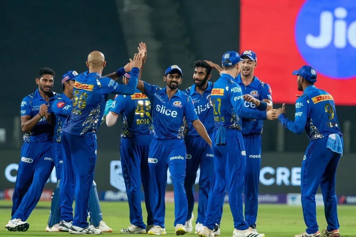 IPL 2022: खुद की गलतियों से परेशान Mumbai Indians, अब कैसे पहुंचेगी प्लेऑफ?