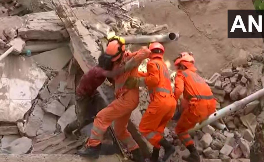 Video: NDRF Personnel Rescue Boy Trapped in Delhi House Collapse, WATCH Heroic Moments of Effort Here