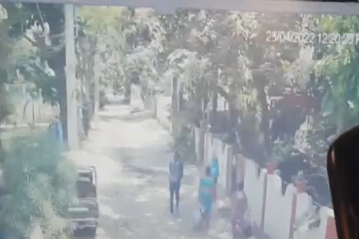 Horrific Video Shows Man In Patna Shoot Daughter, Wife in Head Before Killing Self