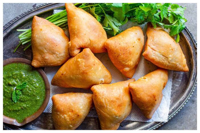 Wanting Delhi Food In Noida? Here are 7 most pocket friendly food outlets in Noida.