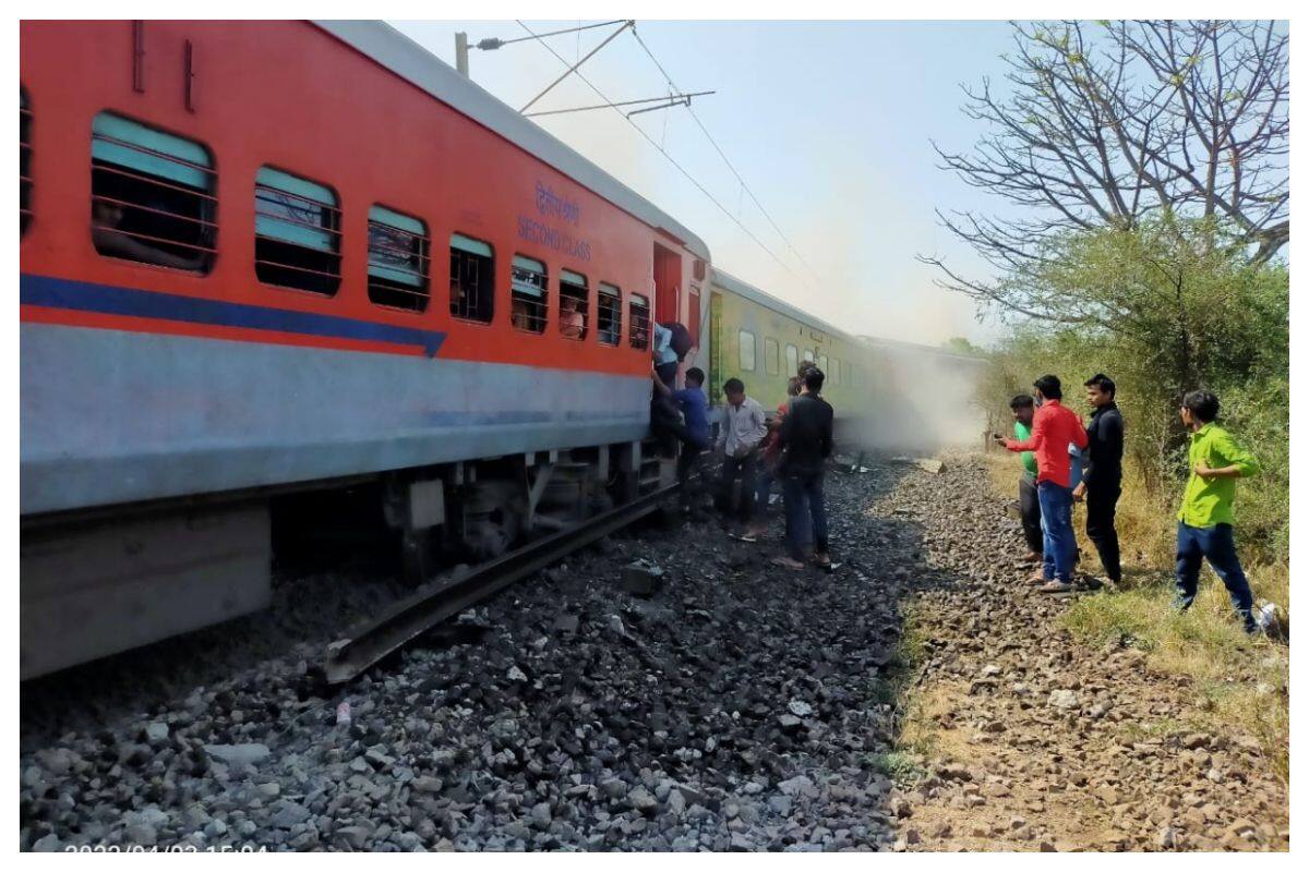 Srikakulam District Bf Videos - 5 Killed As Speeding Express Train Runs Over Them In Andhras Srikakulam