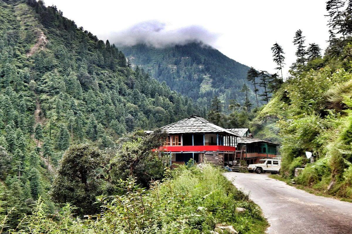 दिल्ली से 500 किलोमीटर दूर है HIMACHAL PRADESH की तीर्थन घाटी, इस वीकएंड  यहां घूम आइये
