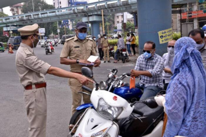 बाइक लेकर निकलें तो जरूर रख लें ये कागज, कोई बहाना काम नहीं आएगा, कटेगा तगड़ा चालान