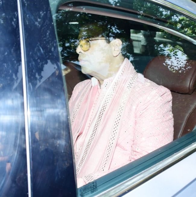 Karan Johar arrives at Ranbir-Alia's wedding
