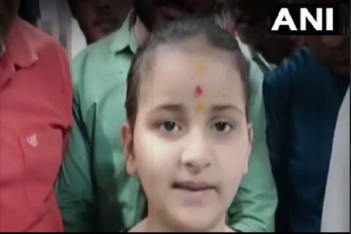 Navneet, Ravi Rana's 8-Year-Old Daughter Aarohi Chants Hanuman Chalisa, Says Praying For Release Of My Parents