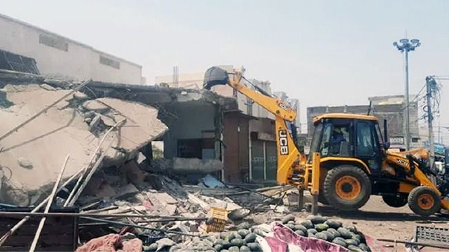 गुरुग्राम में भी चलेगा बुलडोजर, CM खट्टर के आदेश पर 15 हजार झुग्गियां ...