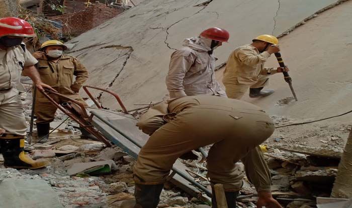 दिल्ली में गिरी निर्माणाधीन इमारत, महाराष्ट्र में लाउडस्पीकर की जंग तेज, नवनीत राणा ने लिखा खत, अबतक की 10 बड़ी खबरें