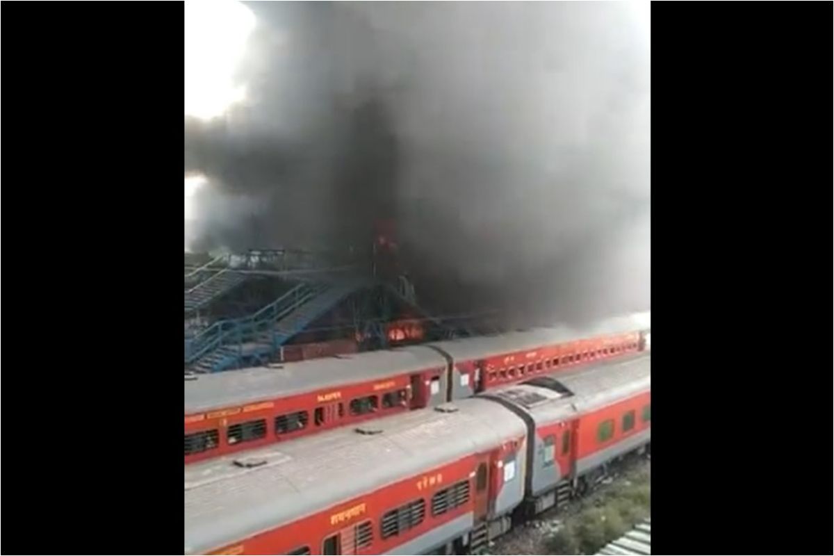 Delhi, delhi fire, delhi news, Pratap Nagar Metro Station, delhi railway godown fire