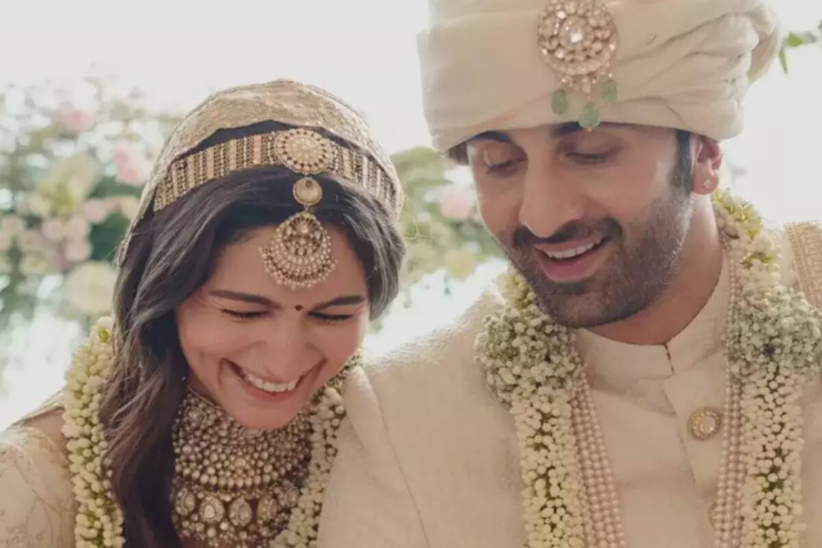 Mehfil Mein Tere..Durex Celebrates Ranbir & Alias Wedding With a Funny  Channa Mereya Twist