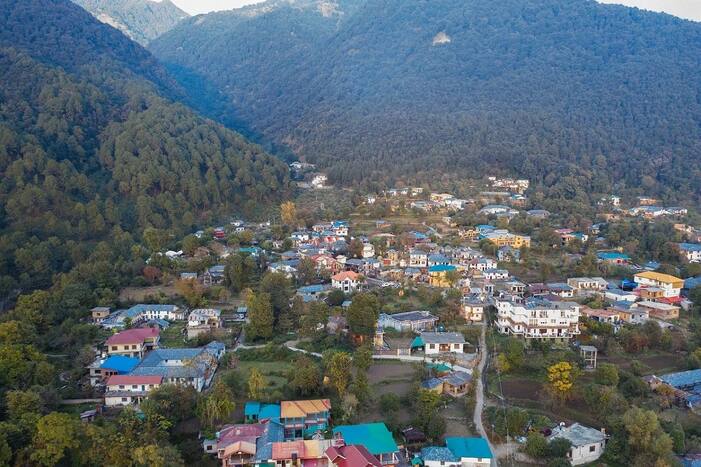 ये हैं हिमाचल के 3 रोमांटिक हिल स्टेशन, बड़ी तादाद में यहां आते हैं कपल्स