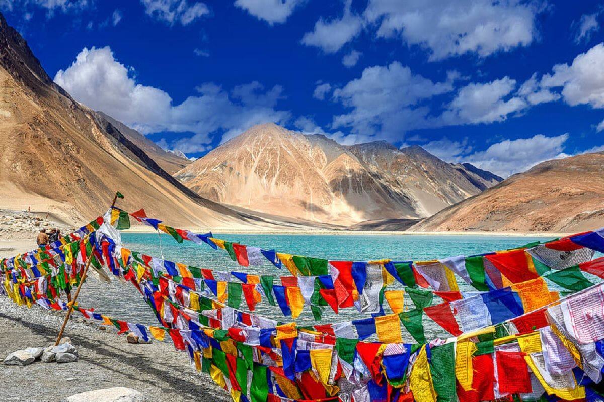 लद्दाख की खूबसूरती आपको बना देगी दीवाना, इस वीकएंड यहां घूमिये ये जगहें