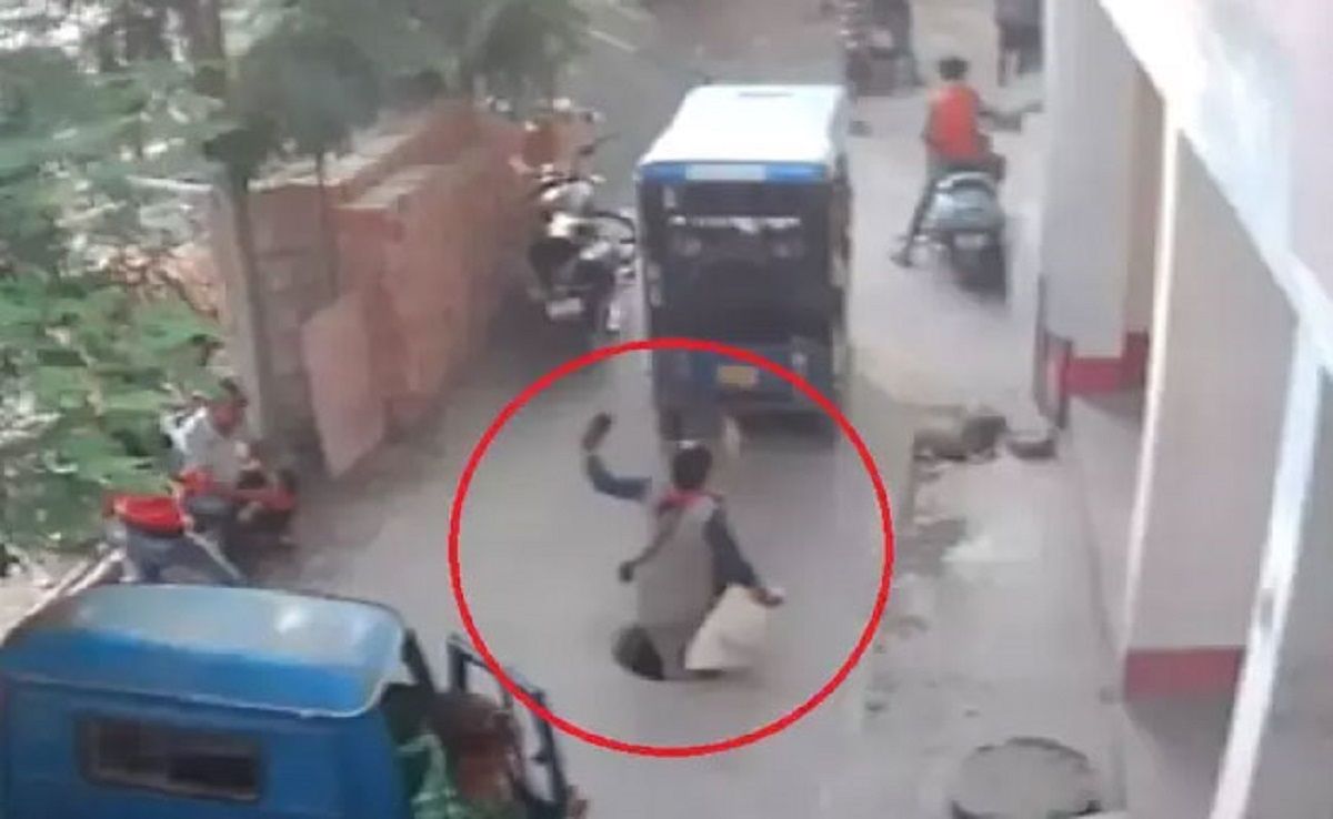 The incident took place on Friday at Malia Mahadev Jalla Road, under Ward-56 in Patna, Bihar.