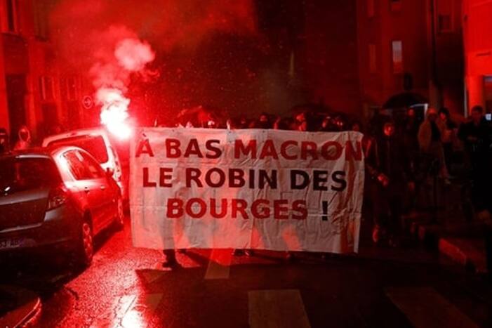 France: राष्ट्रपति चुनाव में मैक्रों को मिली जीत, पेरिस की सड़कों पर उतरे प्रदर्शनकारी; कई हिरासत में