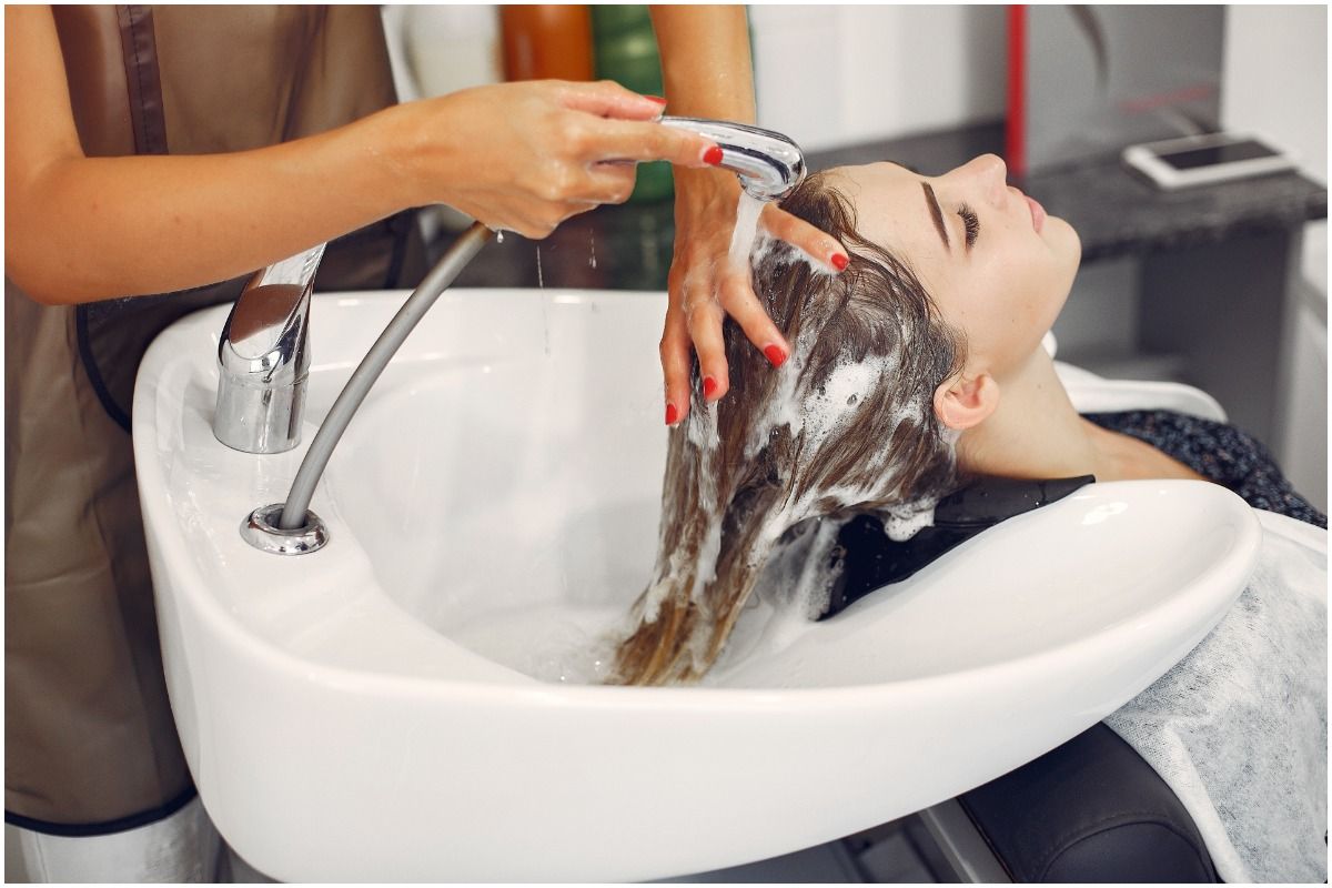 Do You Wash Your Hair the Right Way| Shahnaz Husain Shares Hair Care Tips
