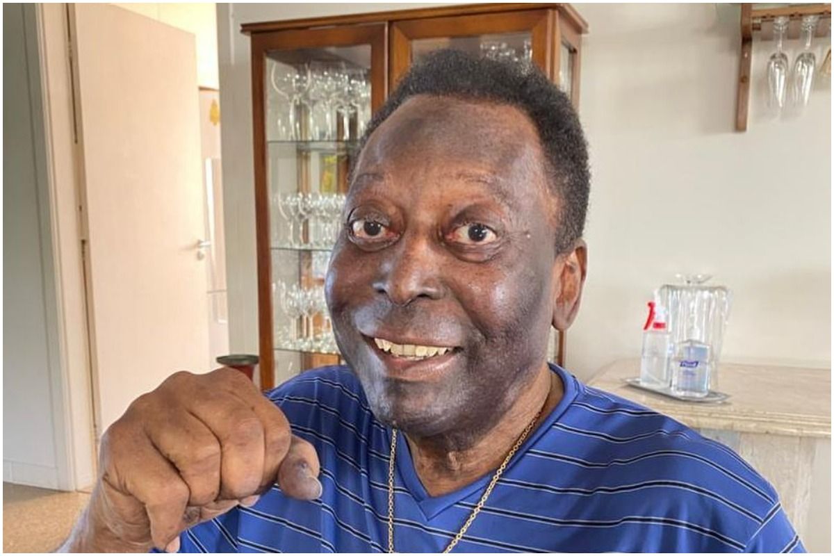 Pele+Returns+to+Hospital+Amid+Battle+with+Cancer