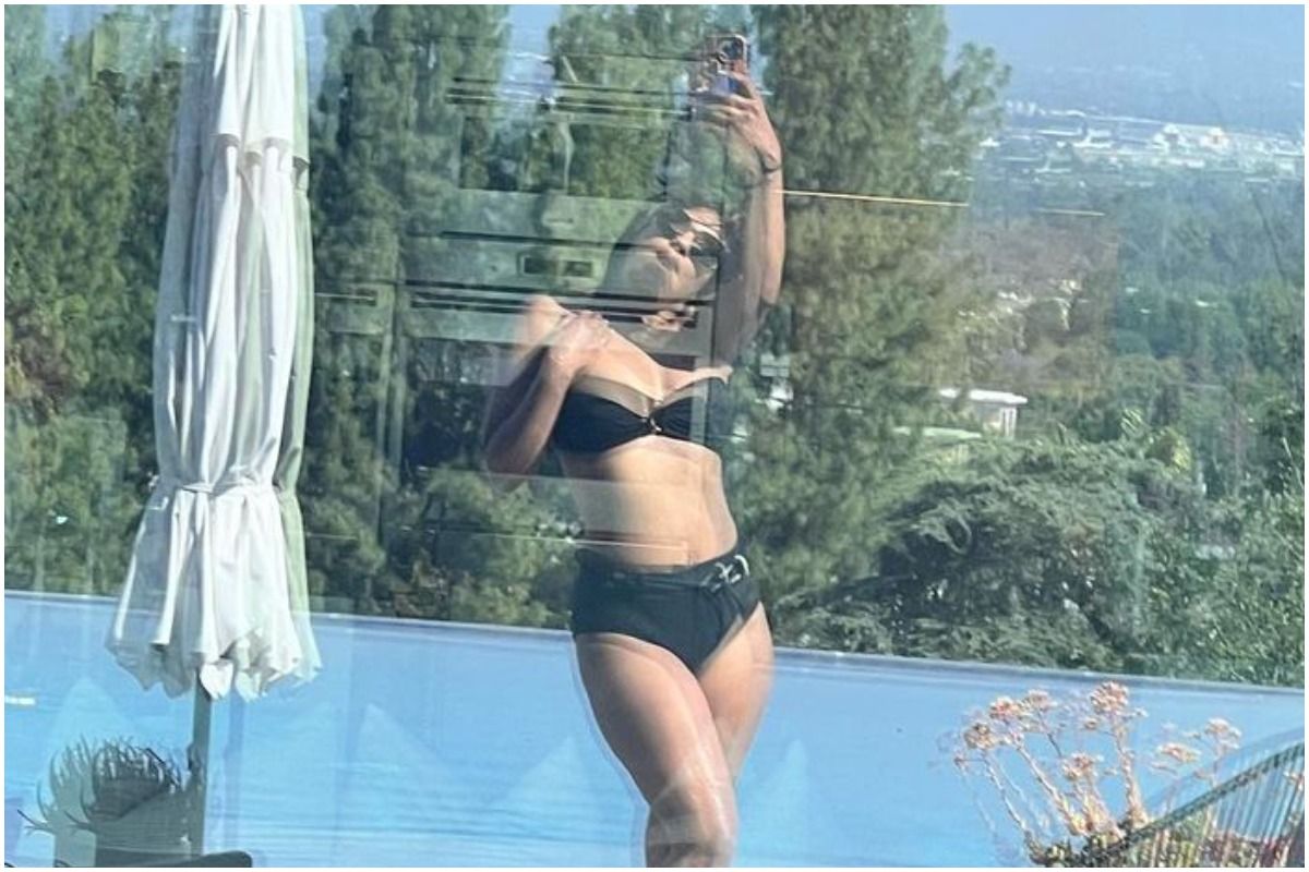 Priyanka Chopra Creates a Splash in Pool, Dons Black Bikini And Enjoys Desi Songs - Watch Viral Videos