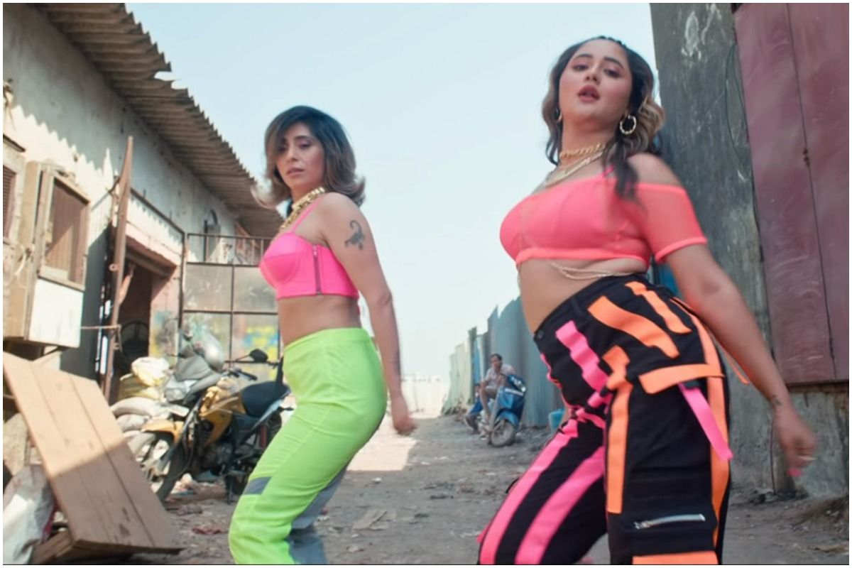1200px x 800px - Rashami Desai Looks Sexy And Divine in Powerful Song by Neha Bhasin, Say  Fans as Parwah Releases Online - Watch Viral Video