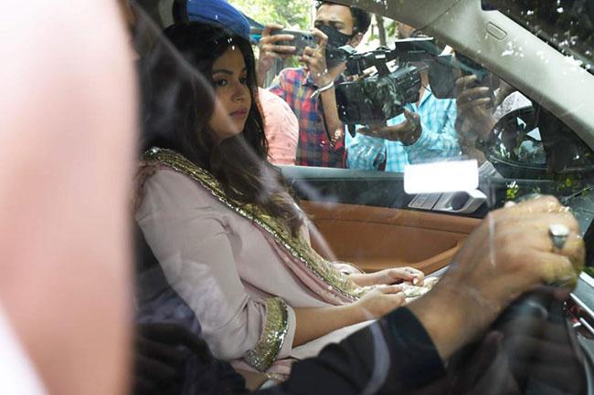 Shaheen Bhatt arrives in style at sister Alia Bhatt's wedding with Ranbir Kapoor