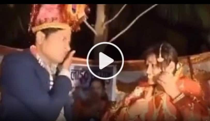 Viral Video: Bride and Groom Slap Each Other Hard, Wedding Guests Left Stunned. Watch