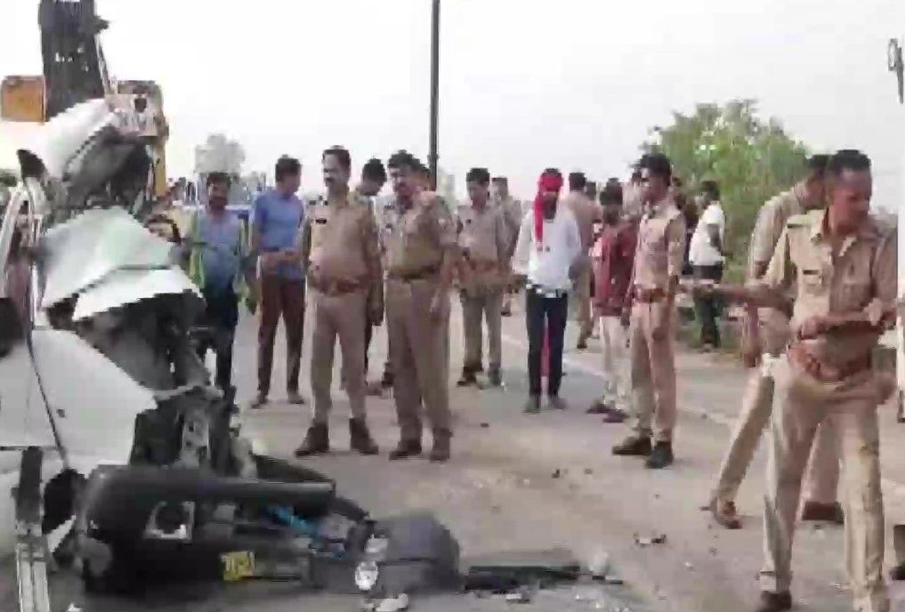 7 Dead in Ambulance-Truck Collision in UP's Bareilly While Returning from Delhi After Check-up