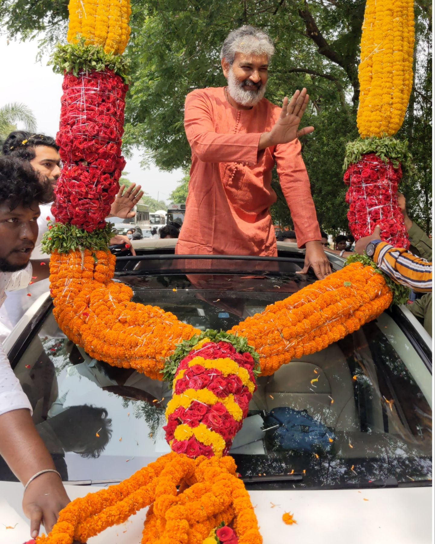 SS Rajamouli received a grand welcome with a giant garland at Visakhapatnam