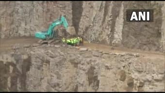 Tamil Nadu: One Dead, Efforts On To Rescue Three Other Trapped In 100-Foot Deep Quarry Tamil Nadu: One Dead, Efforts On To Rescue Three Other Trapped In 100-Foot Deep Quarry