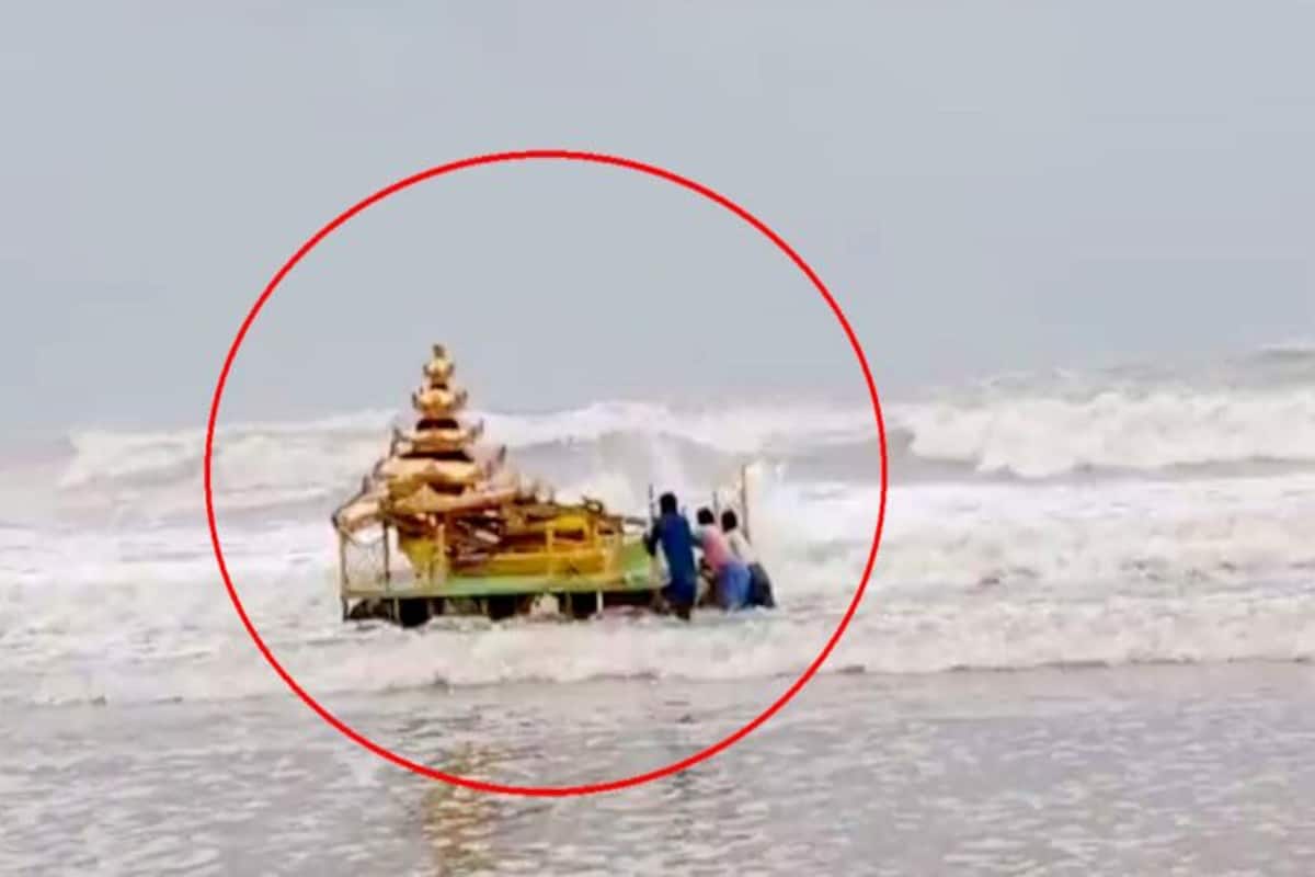 1200px x 800px - Video: Truth Behind Golden Chariot That Emerged From Sea in Andhra Revealed