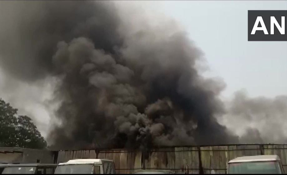 Haryana: Fire Breaks Out in Scrap Godown in Sector 17-18 of Gurugram; Firefighting Underway