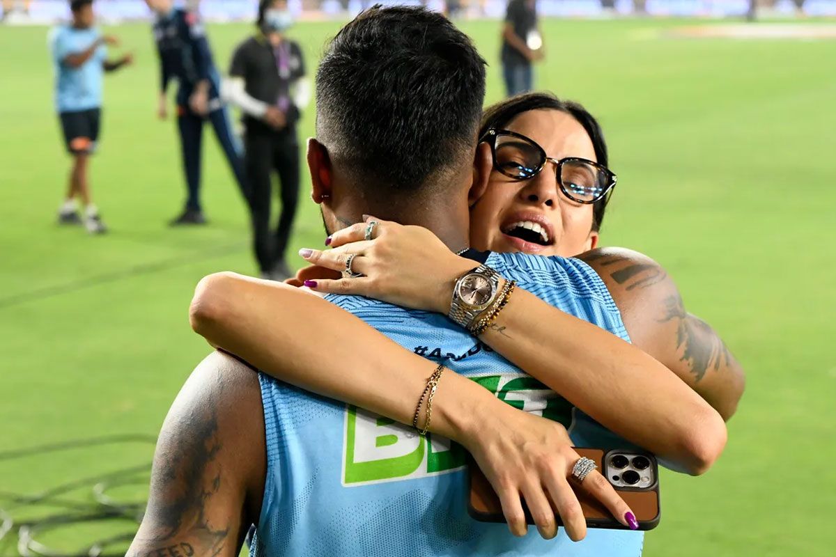 IPL 2022- ट्रॉफी जीतने के बाद क्यों इमोश्नल हुईं नताशा स्टैनकोविक! हार्दिक पांड्या ने बताई वजह