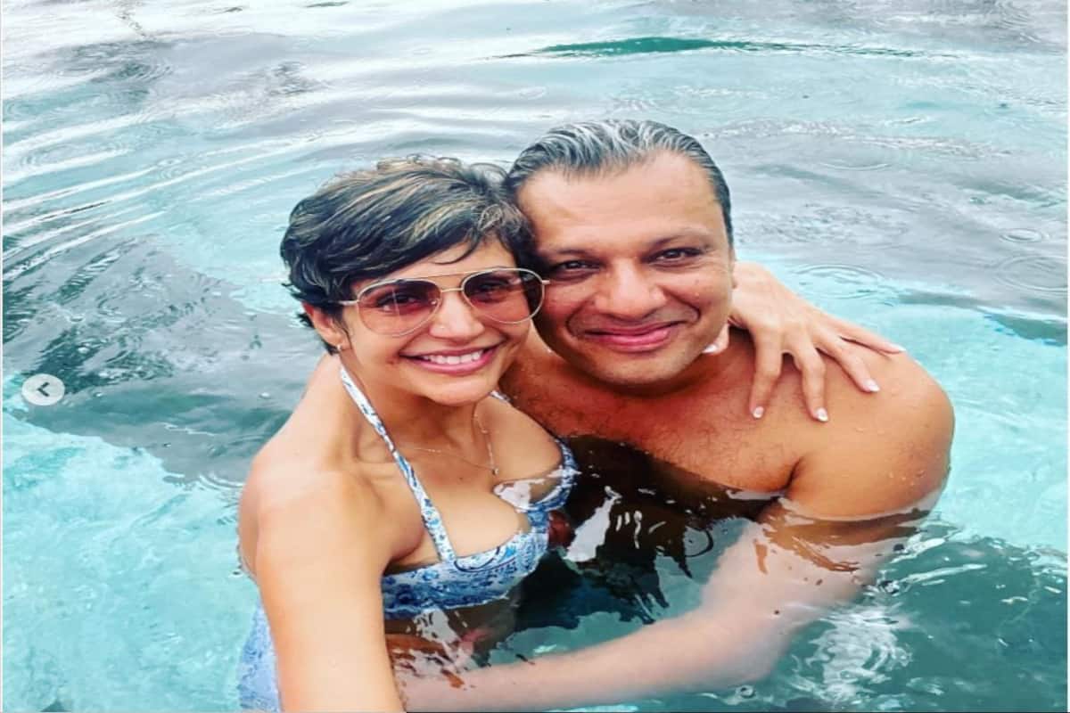 1200px x 800px - Mandira Bedi Targeted For Posting Pool Pictures With Friend, Trolls Lambast  With Nasty Comments!