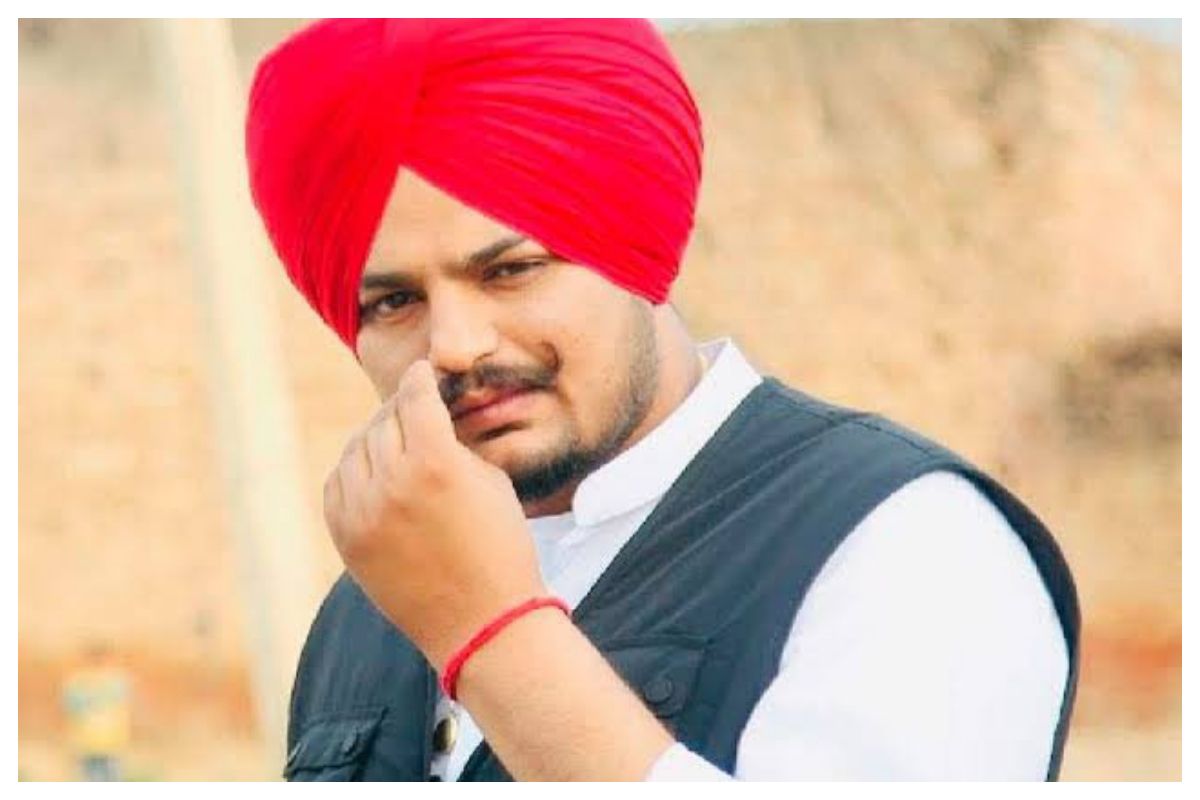 Singer/rapper Sidhu Moosewala shot dead in Mansa, Punjab.